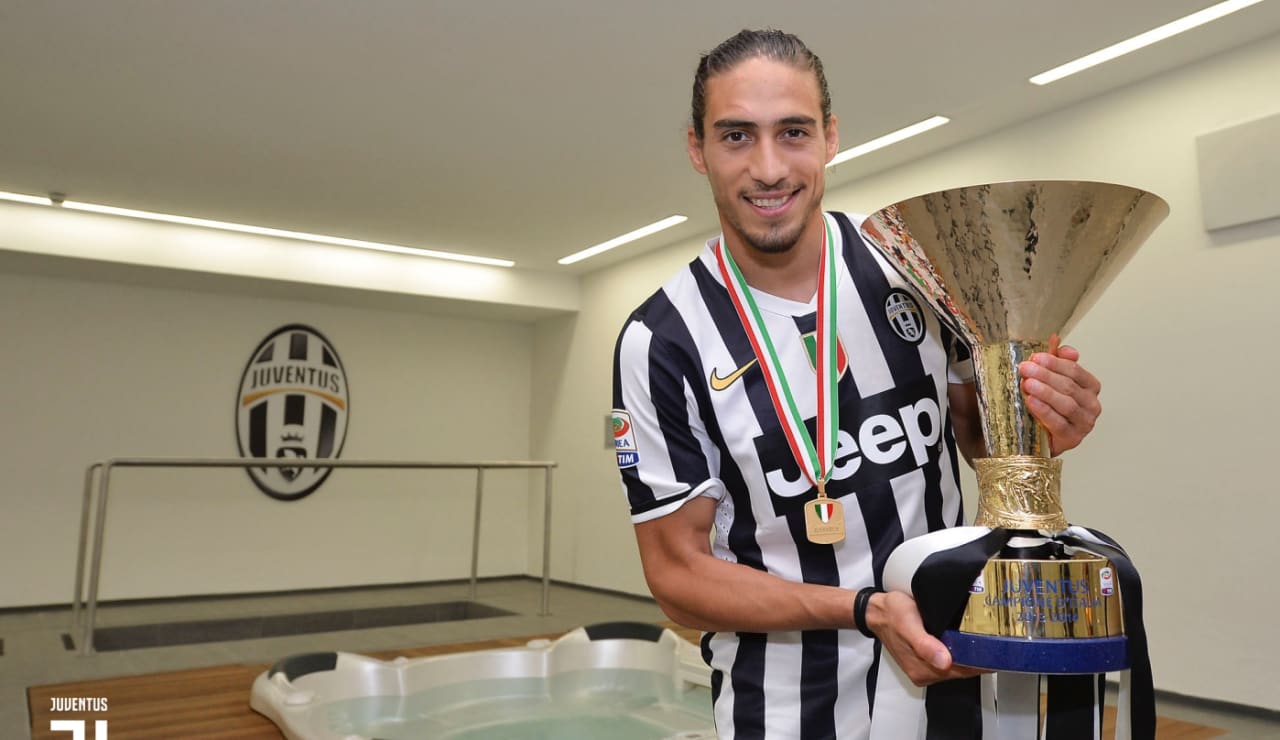 Welcome back, Martin Caceres! - Juventus