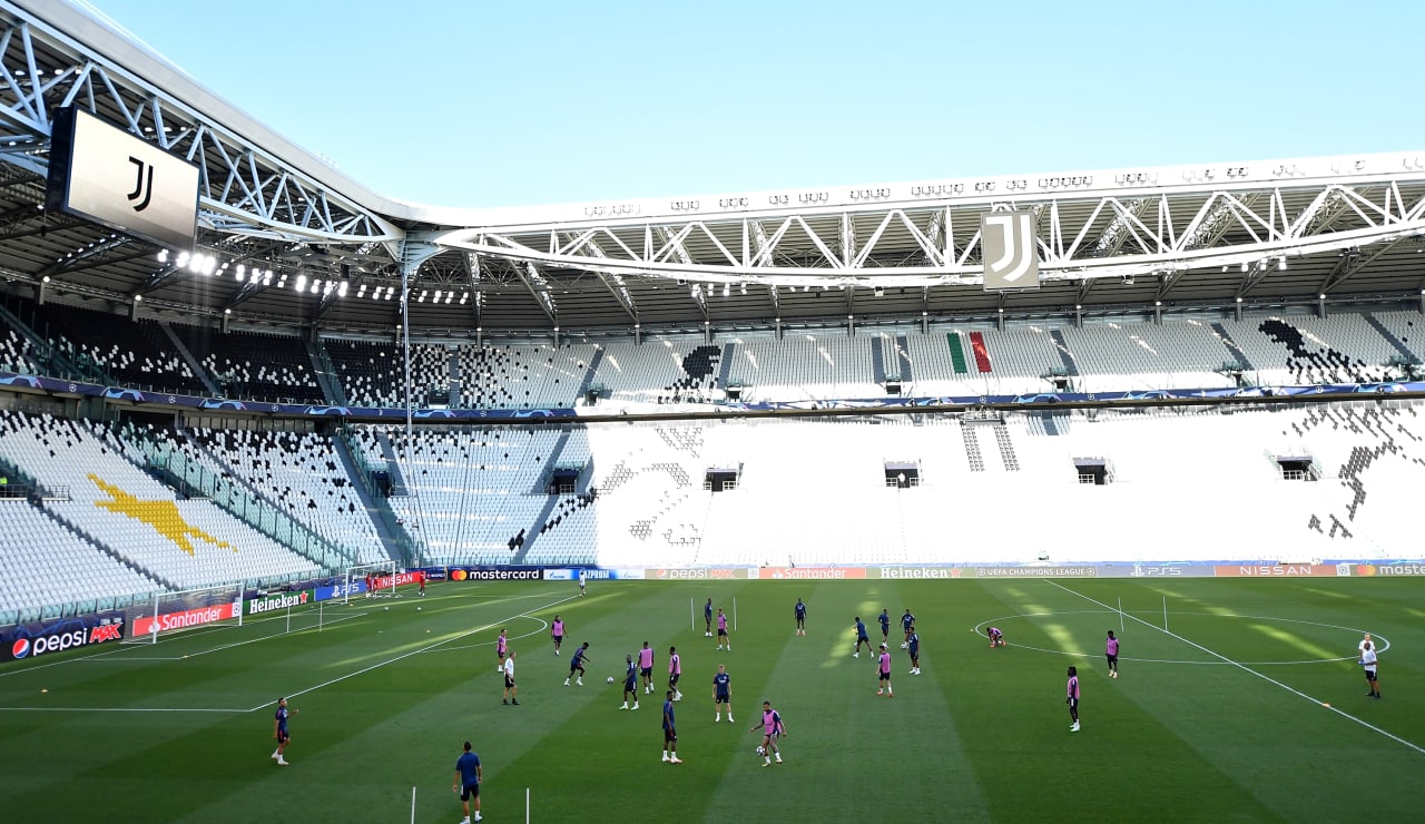 リヨンがアリアンツ スタジアムで練習 Juventus