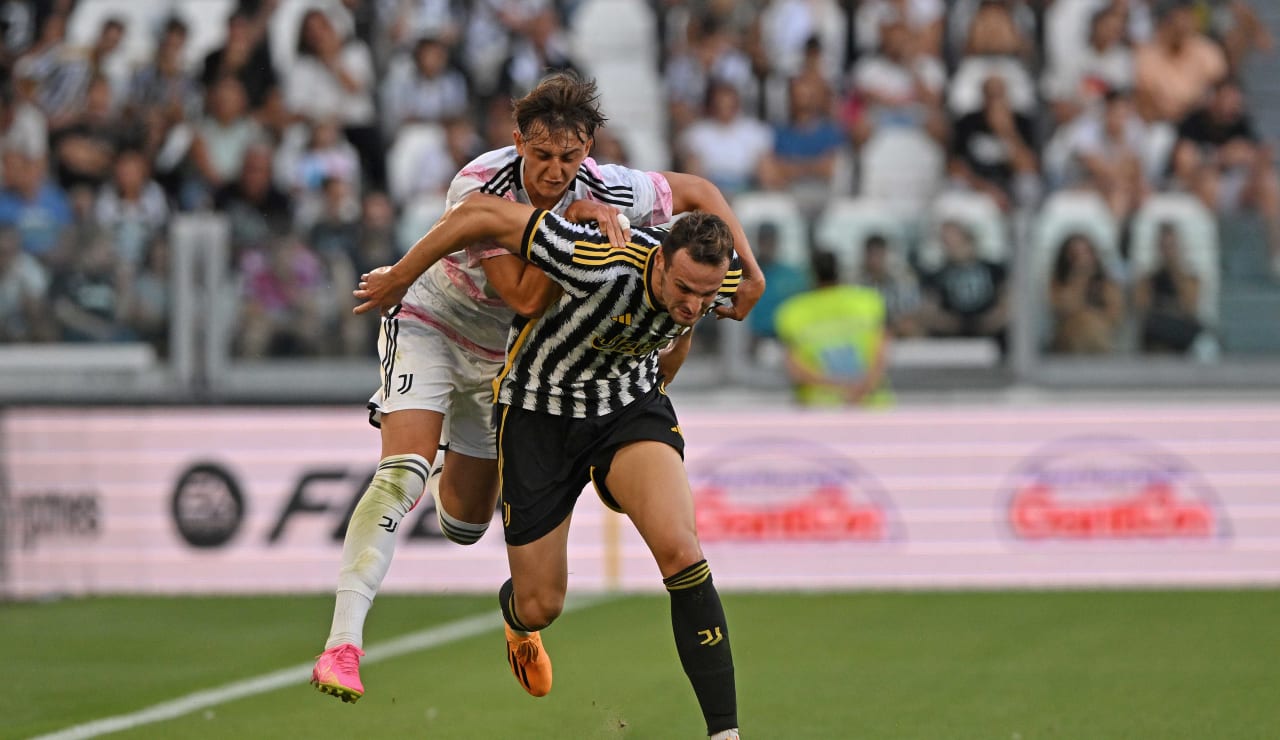 Juve park the bus after Miretti's early goal to top Fiorentina - Black &  White & Read All Over