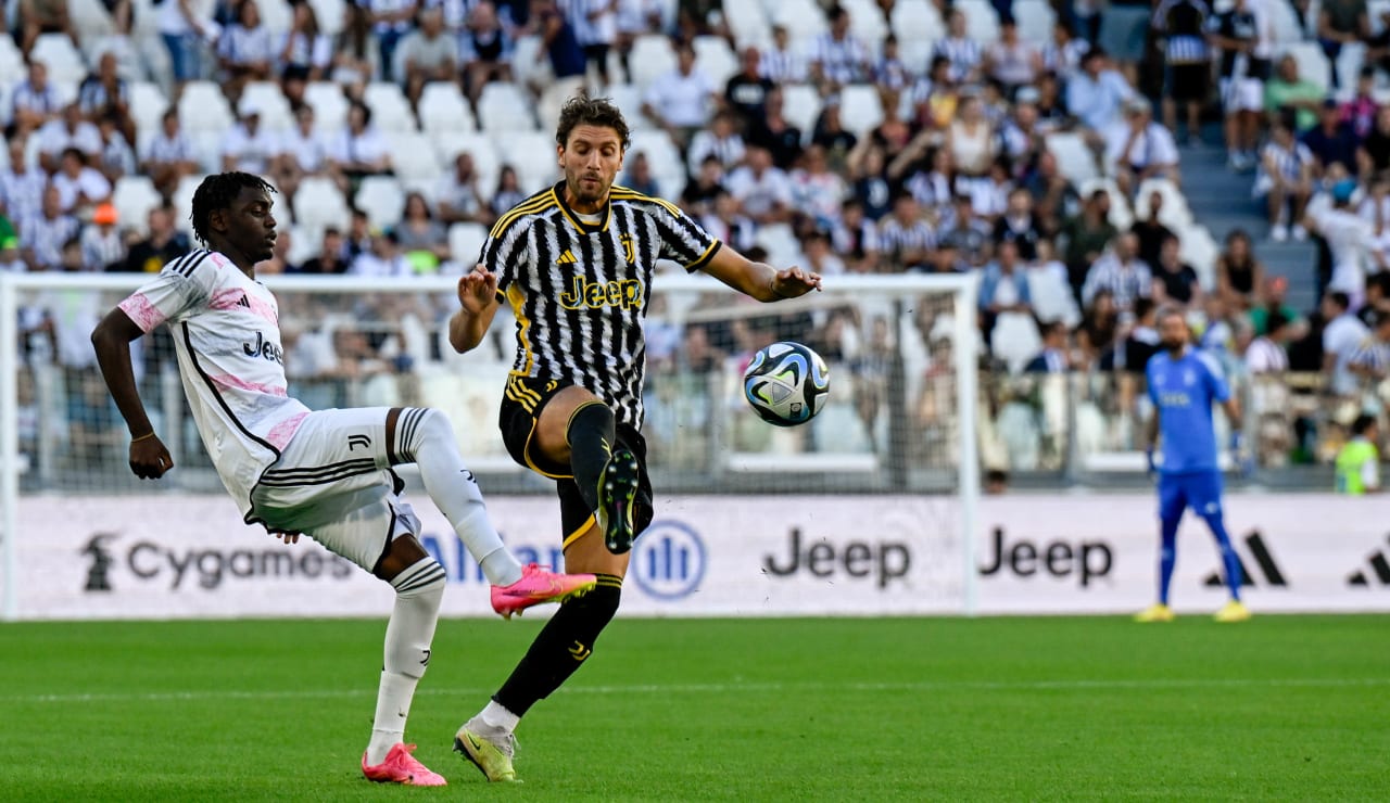 Juve park the bus after Miretti's early goal to top Fiorentina - Black &  White & Read All Over