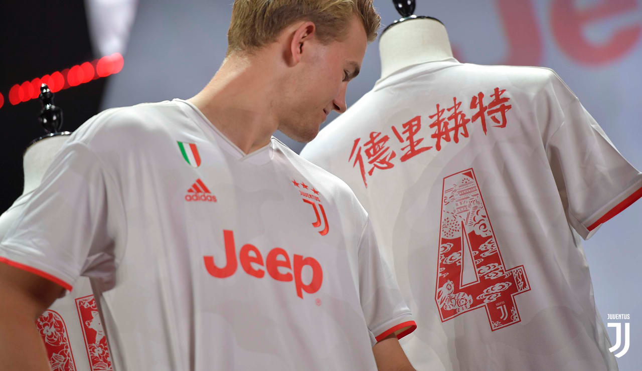 Shanghai loves the new away kit - Juventus