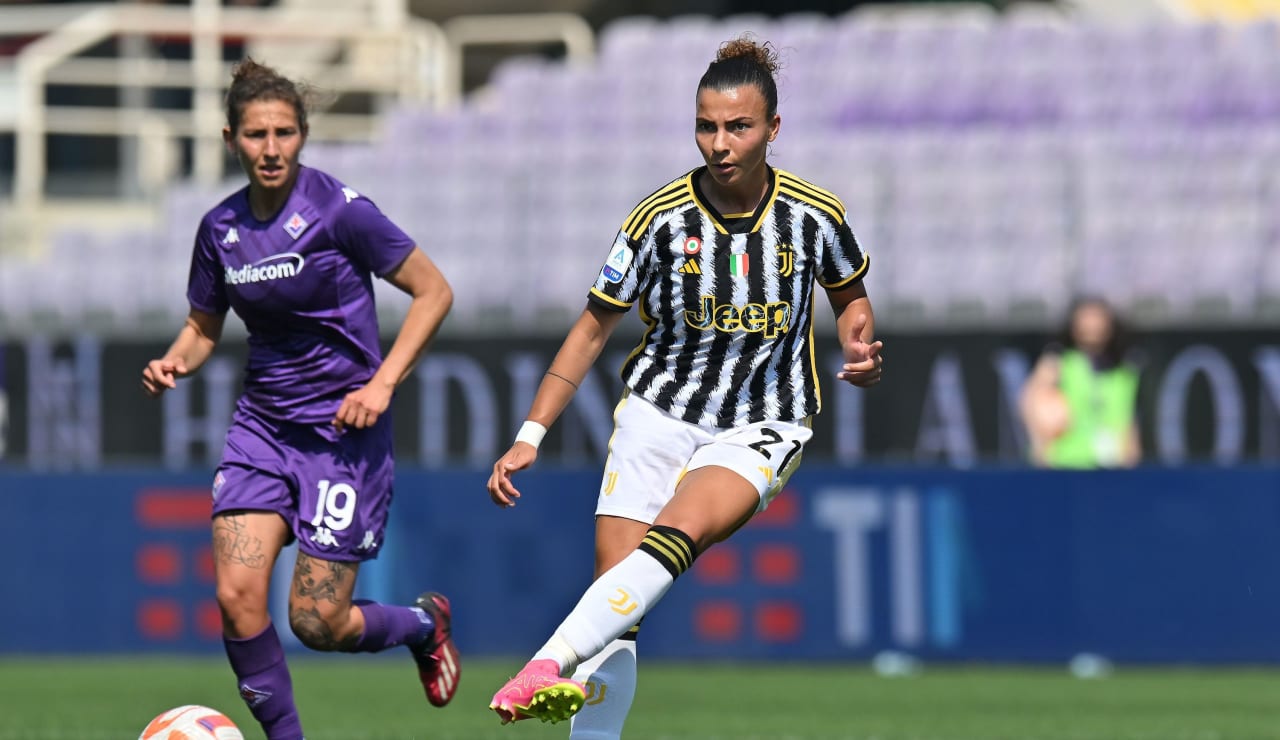 Federica Cafferata of ACF Fiorentina Women in action during the 2021/2022  Serie A Women's Championship match between Juventus FC and ACF Fiorentina  Wo Stock Photo - Alamy