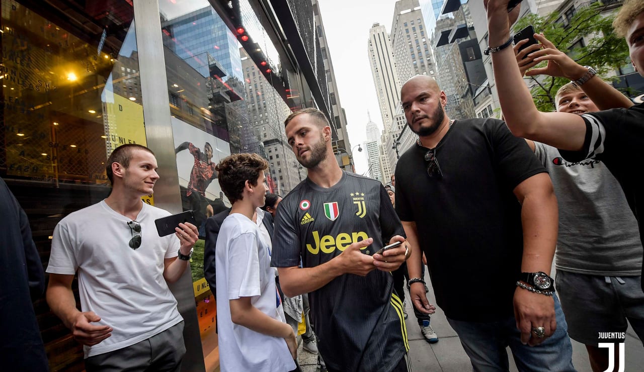 Juventus visit adidas NYC store - Juventus