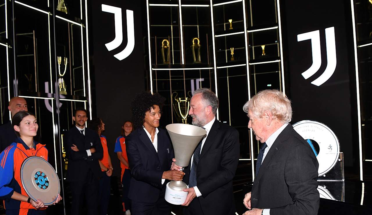 women trophies 22 may 25 18