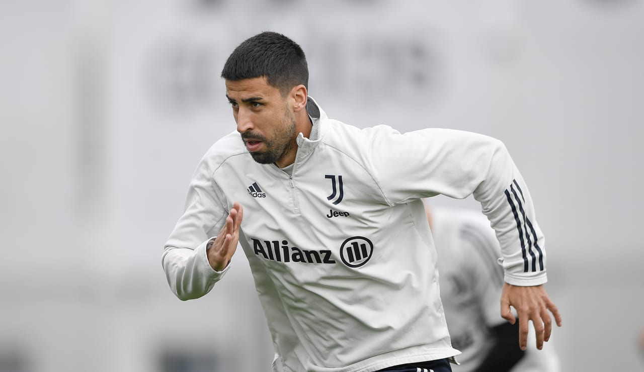 saluto khedira 32