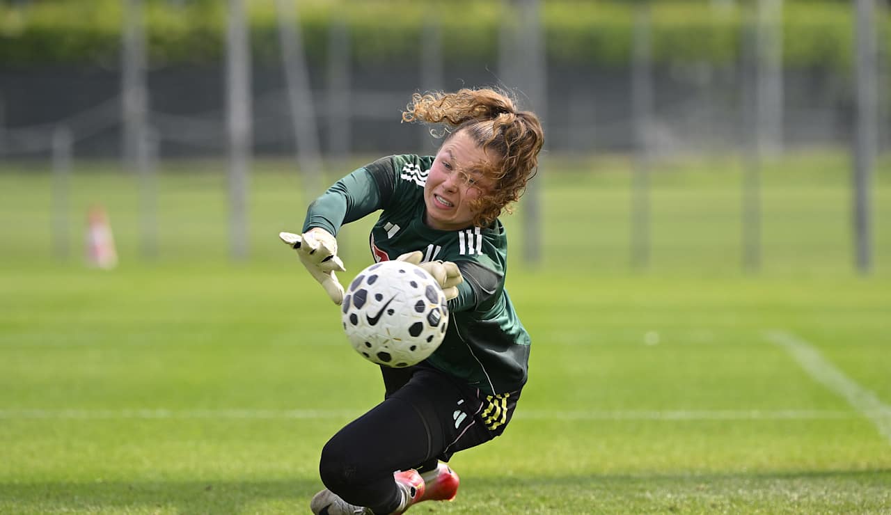 women-training-2804-05