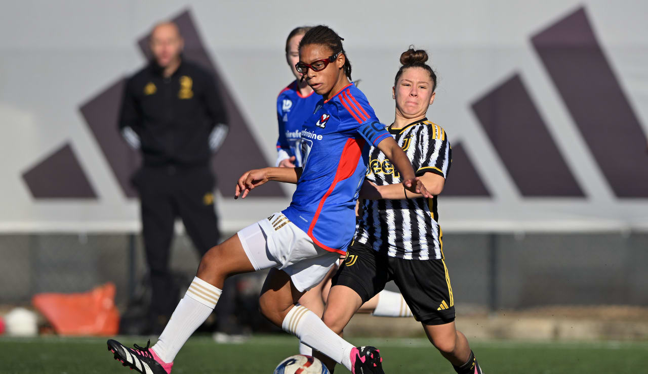 women under 15 vs OL 11