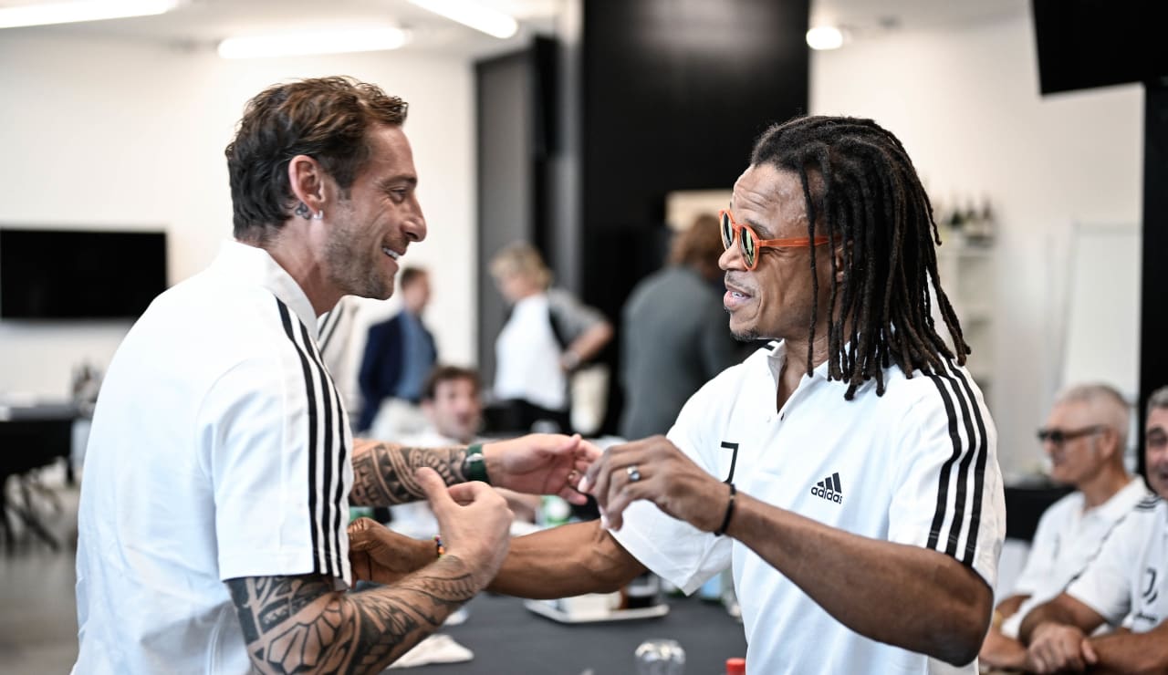 TOGETHER | LEGENDS JHOTEL9