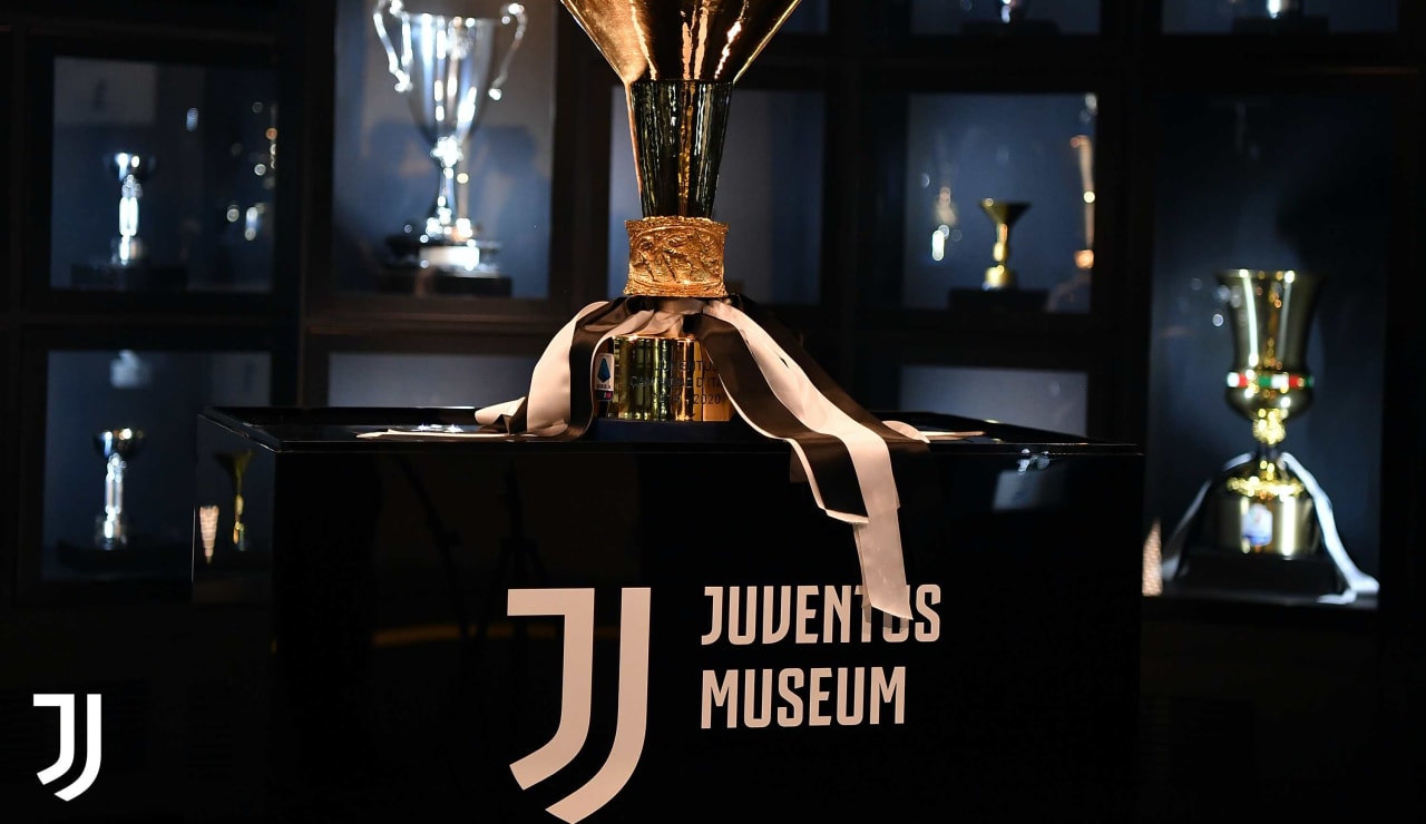 Stron9er and LEAD3RS: two trophies on display at the Juventus Museum ...