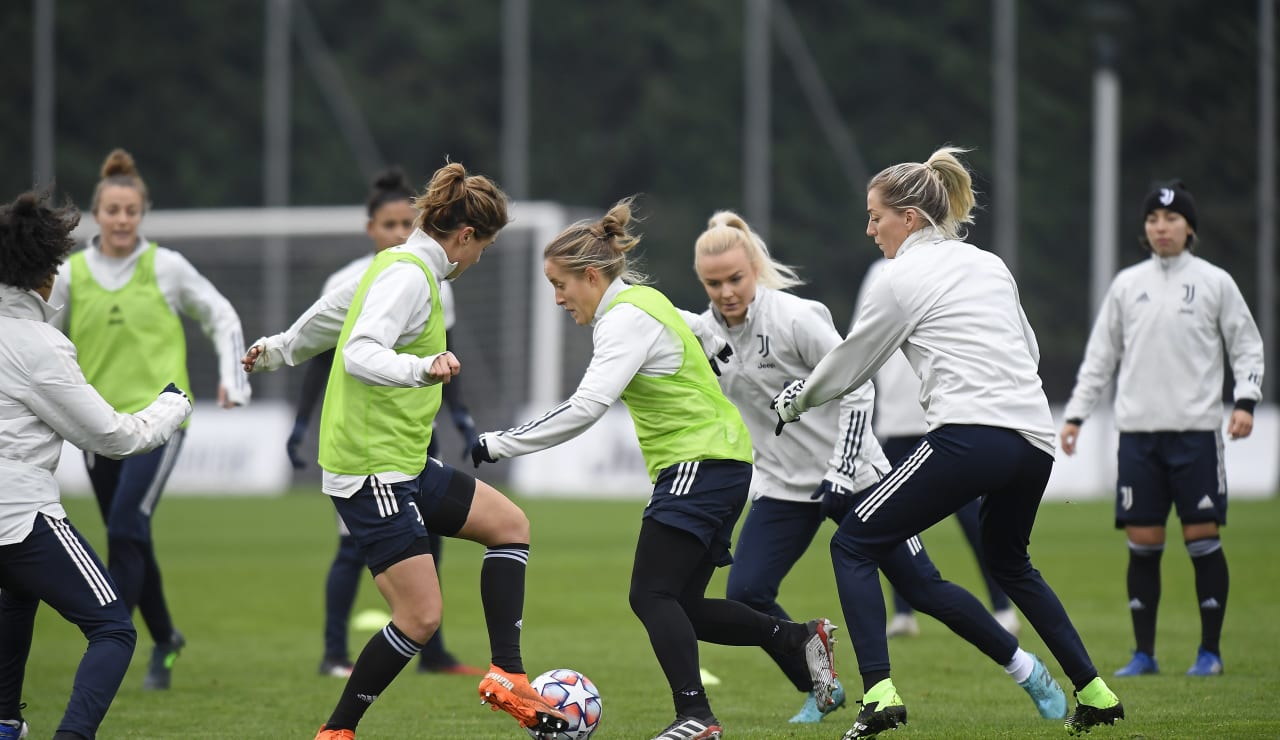 Women UWCL Training (11)