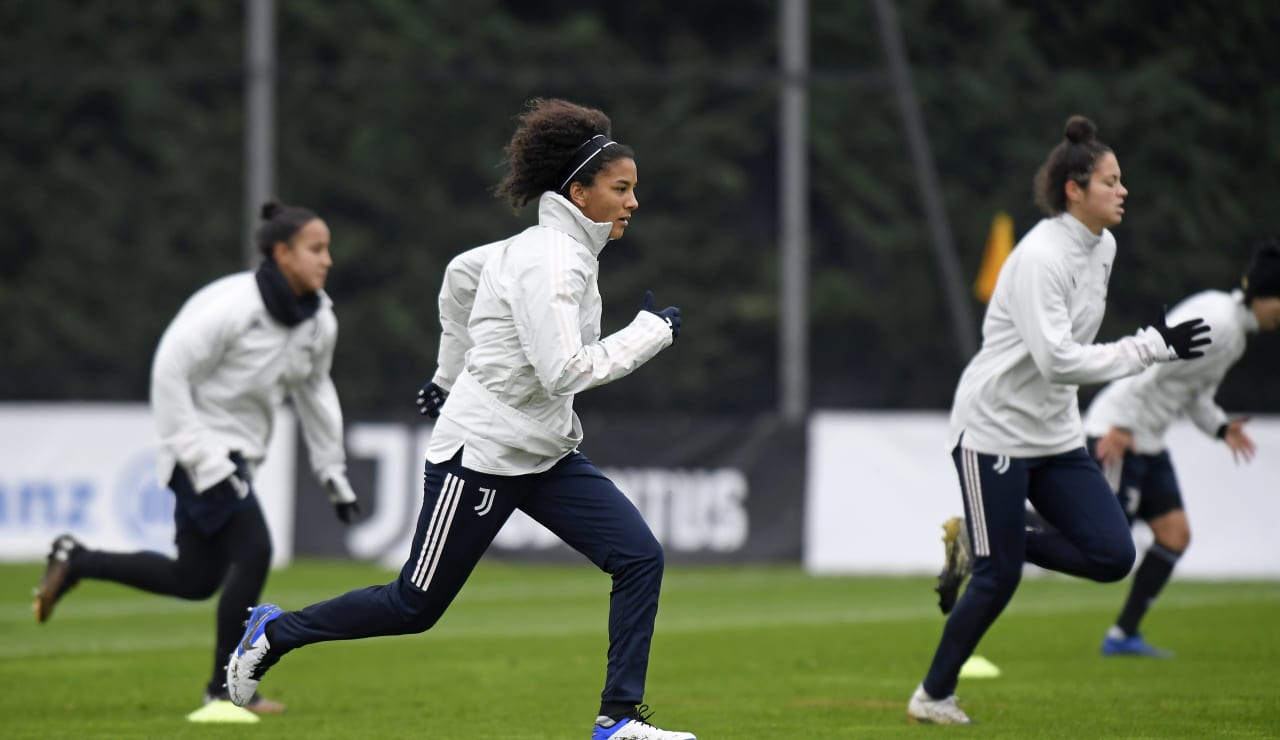 Women UWCL Training (6)