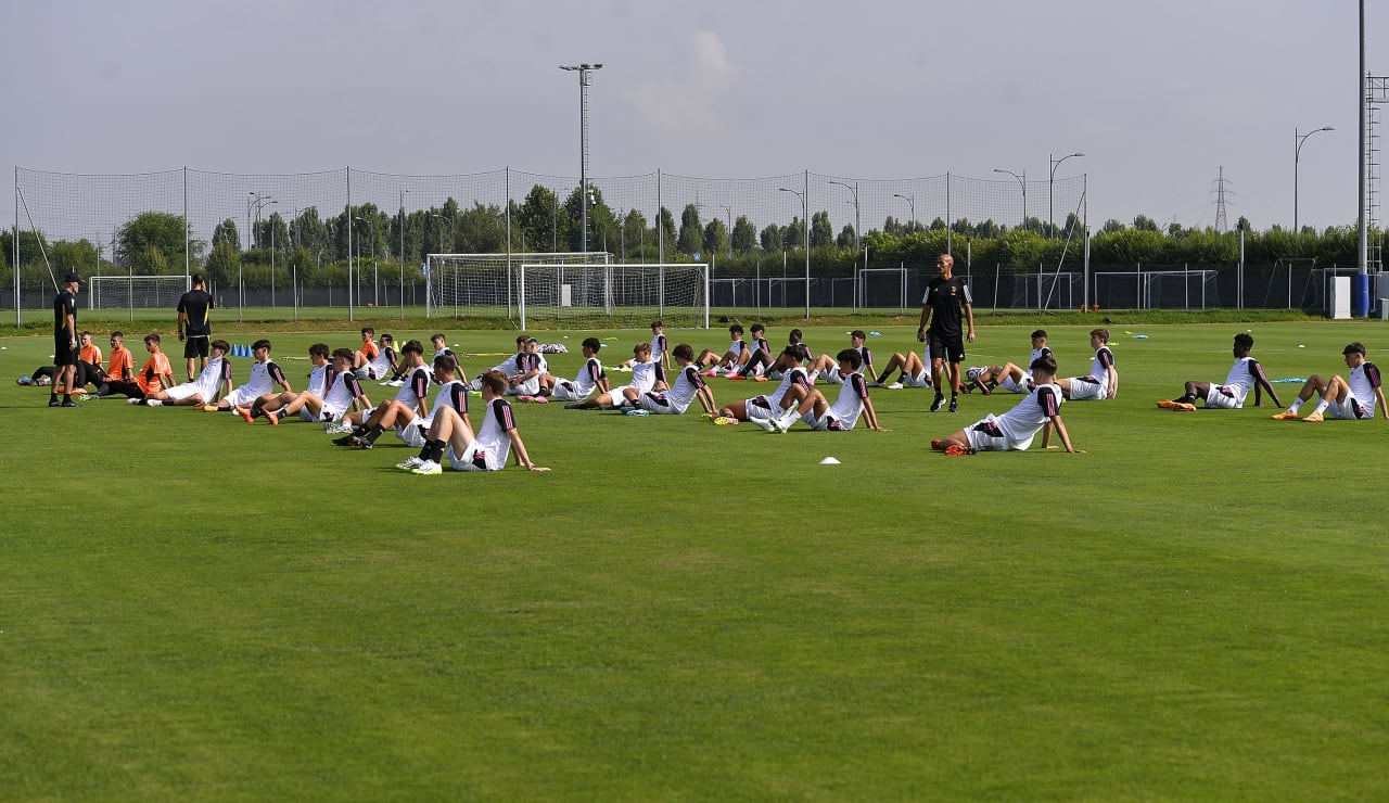 UNDER 19 FIRST TRAINING 15