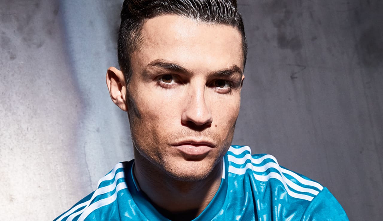 H22195_JUVENTUS_FW19_THIRD_SOCIAL_1080x1350_RONALDO_02.jpg