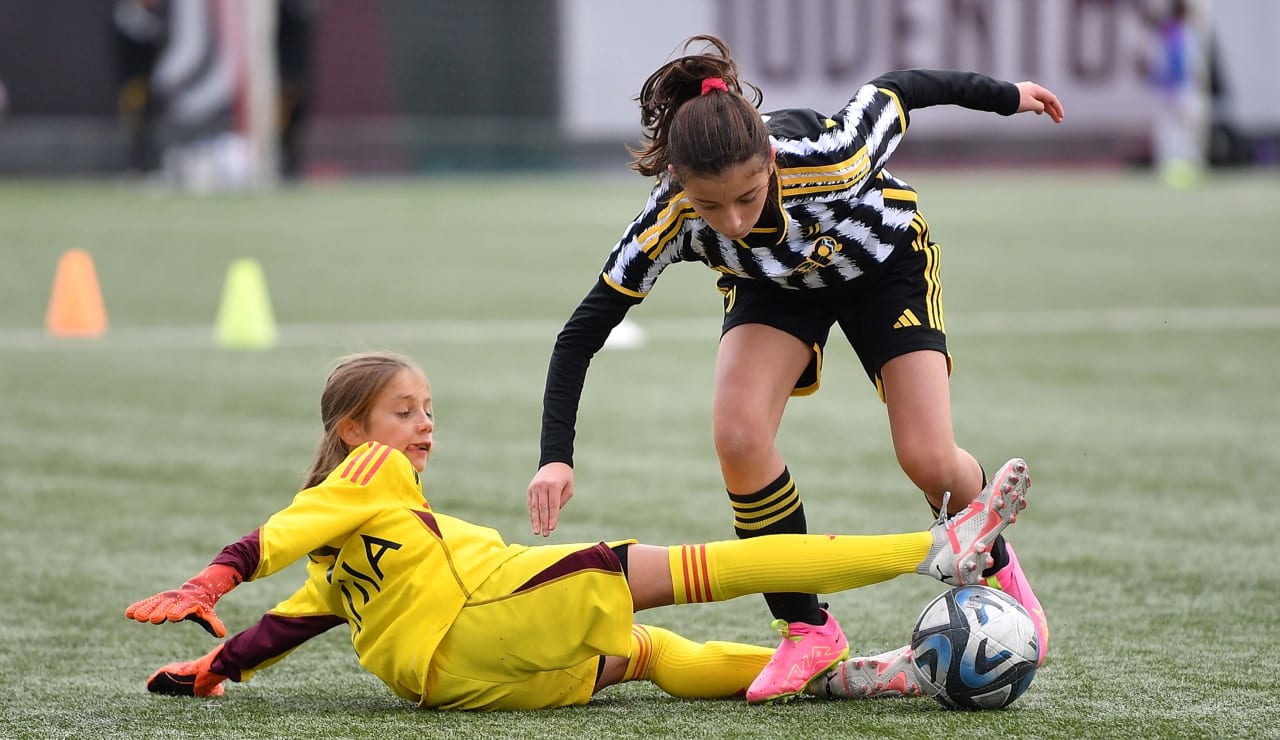 women under 13 vs OL 18