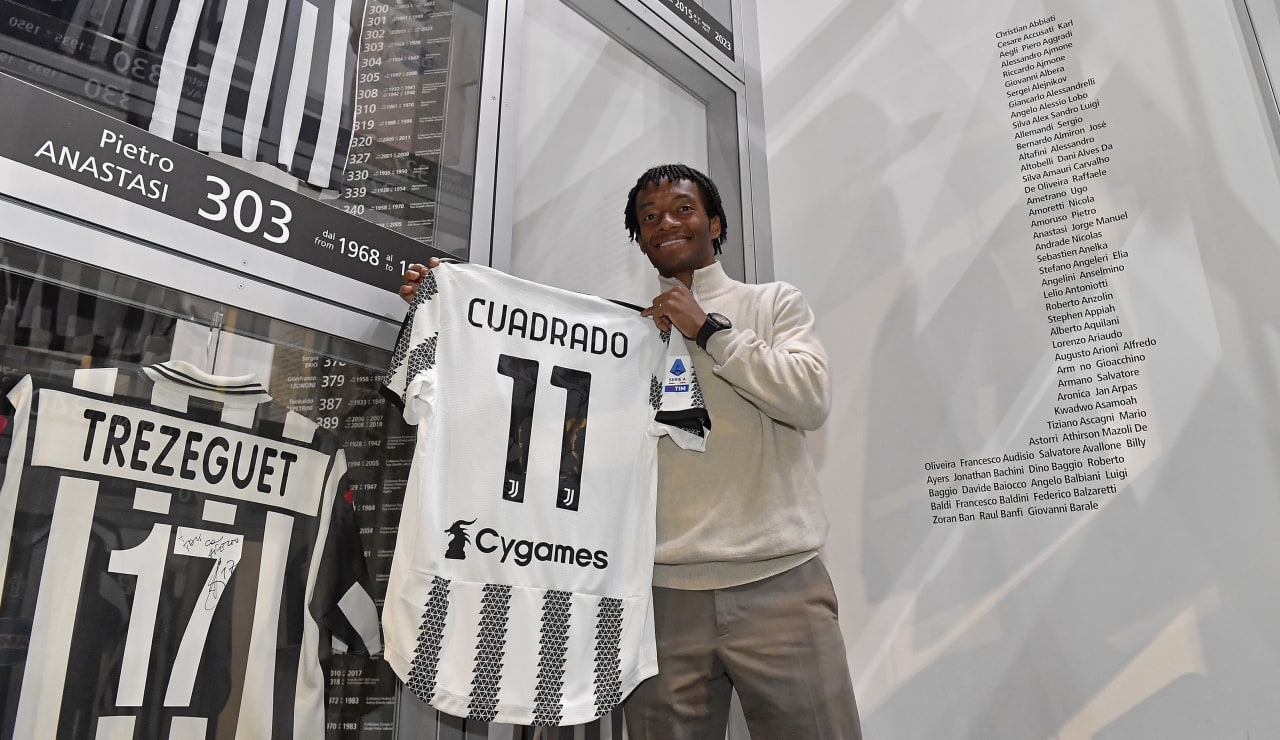 Alex Sandro e Cuadrado allo Juventus Museum 3