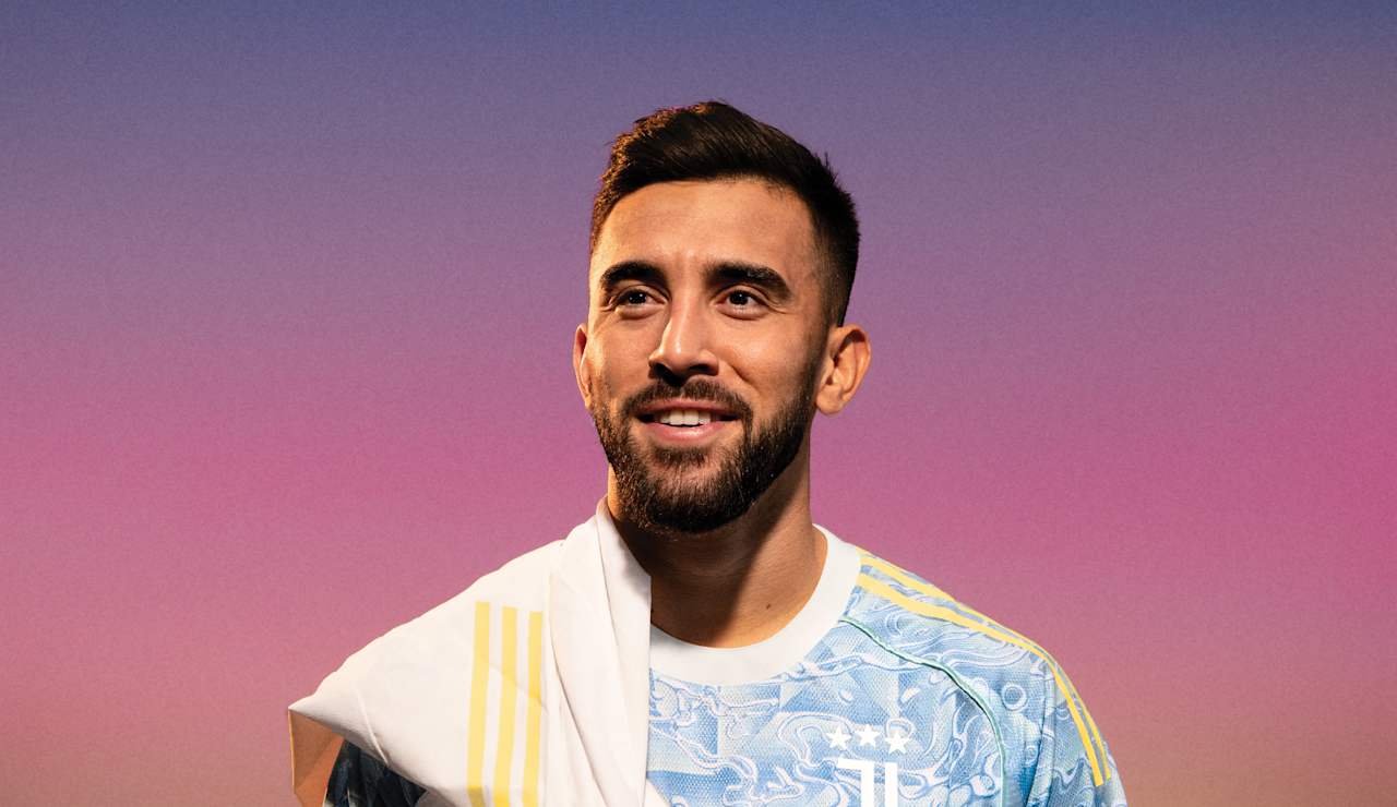 H24486_FW25_JUVE_AWAY_PLAYER_JJ4312_GONZALES_01_4x5