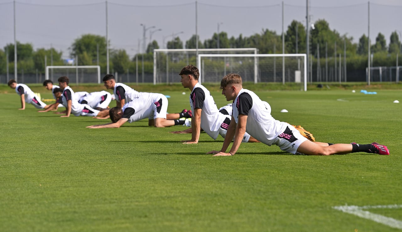 UNDER 19 FIRST TRAINING 16