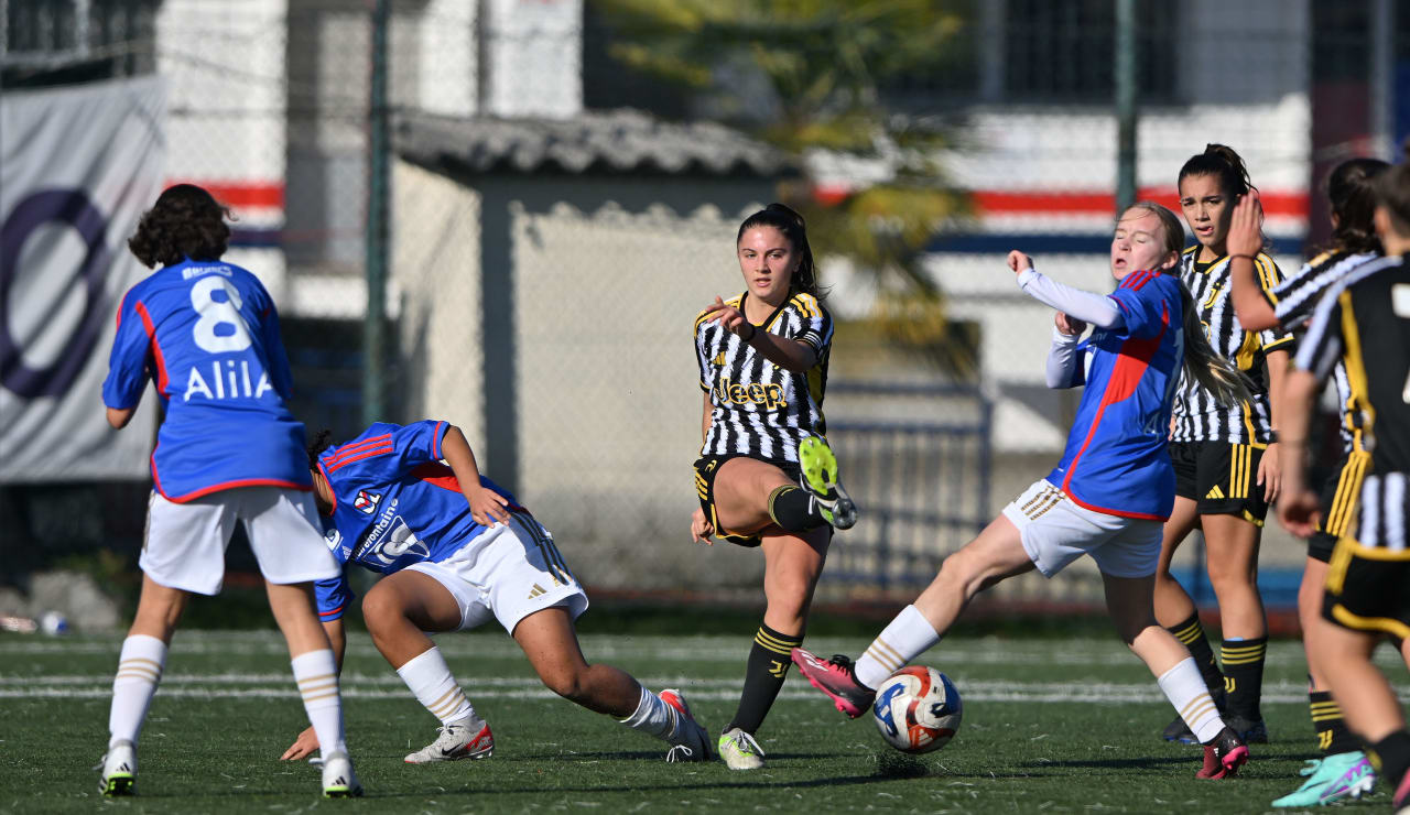 women under 15 vs OL 6
