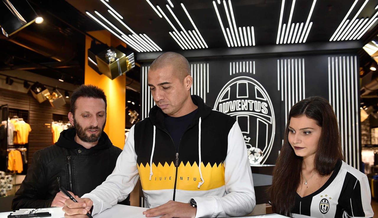 trezeguet_megastore01.jpg