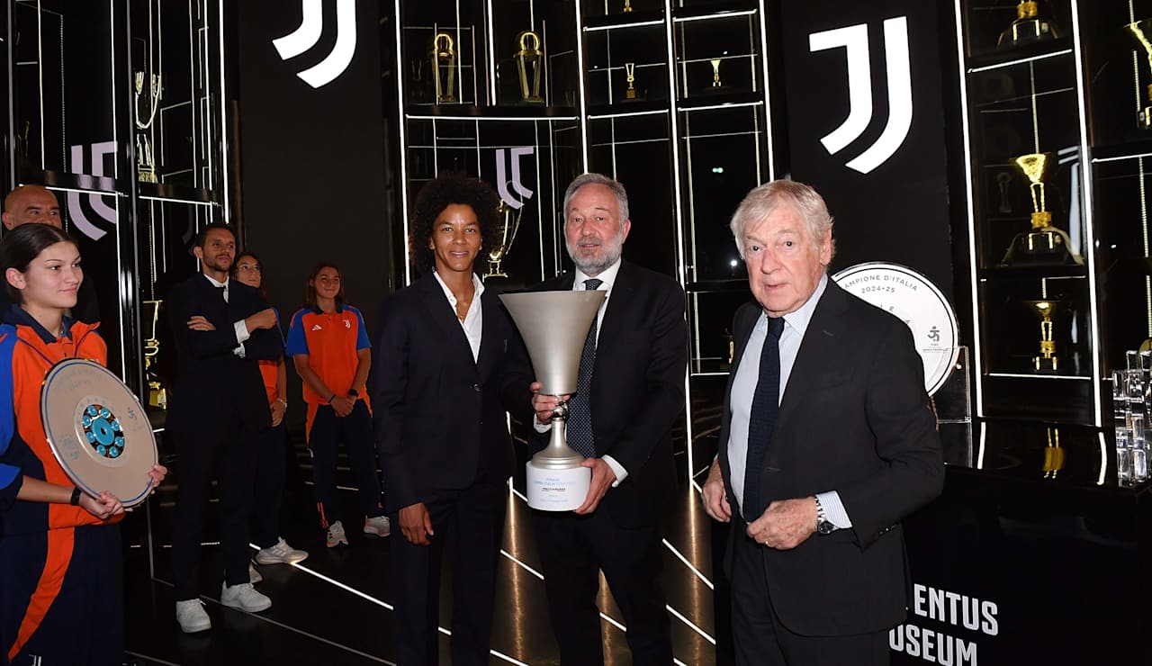 women trophies 22 may 25 17