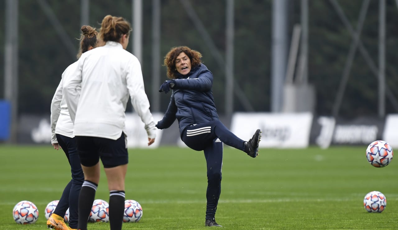 Women UWCL Training (10)