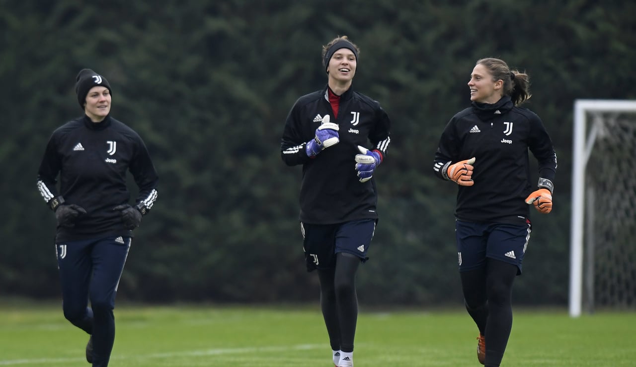 Women UWCL Training (4)