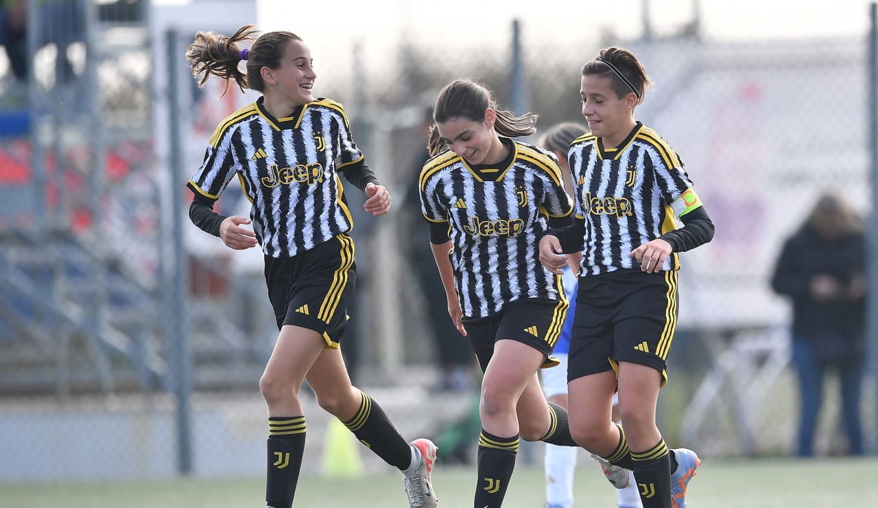 women under 13 vs OL 12