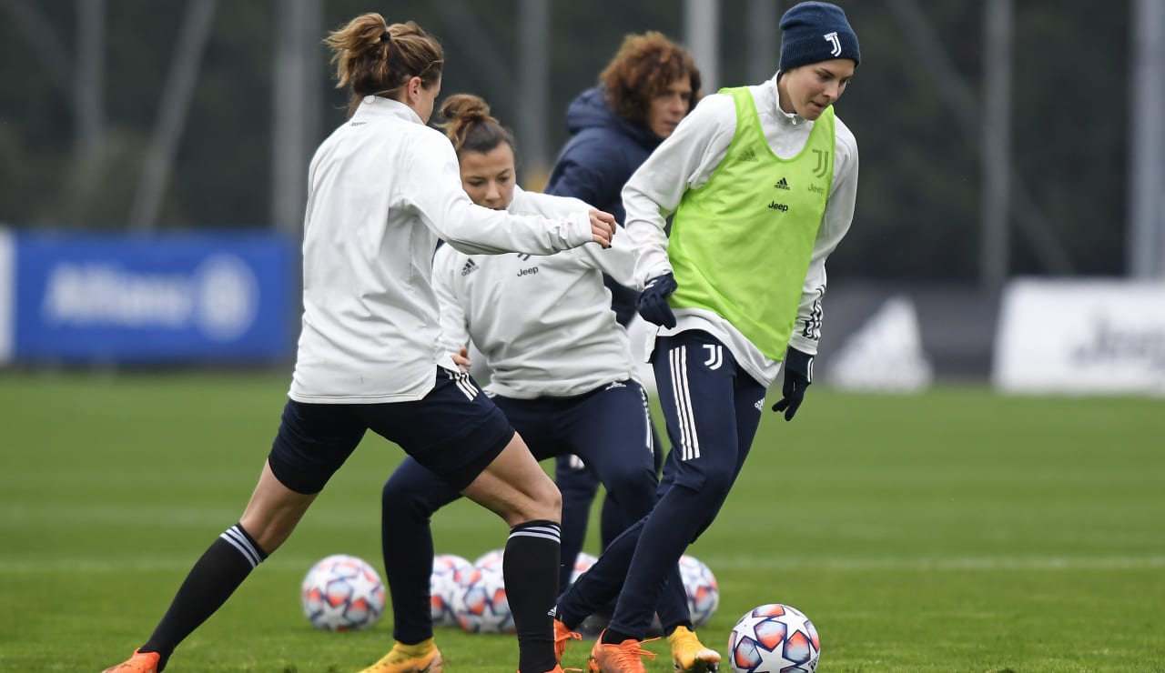 Women UWCL Training (9)