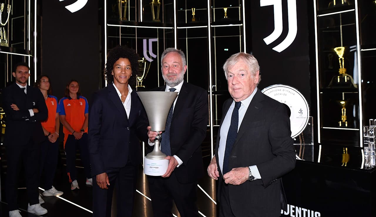 women trophies 22 may 25 16