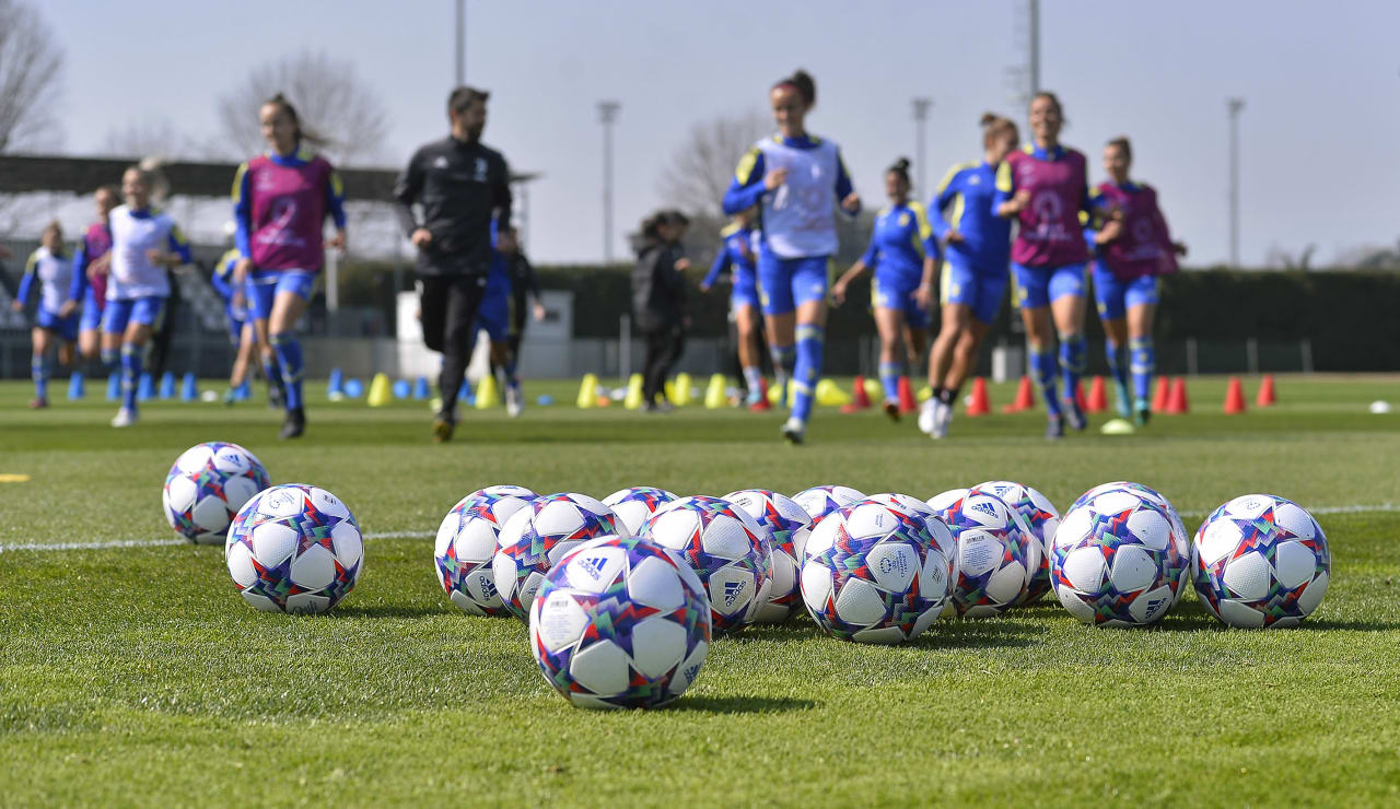 Women training pre Lyon16