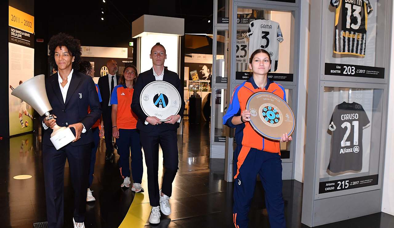 women trophies 22 may 25 23