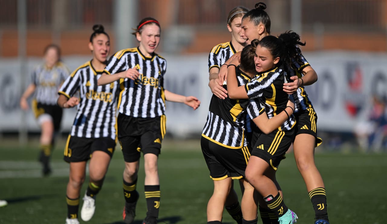 women under 15 vs OL 4