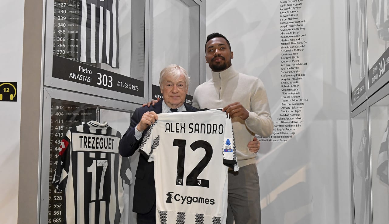 Alex Sandro e Cuadrado allo Juventus Museum 5