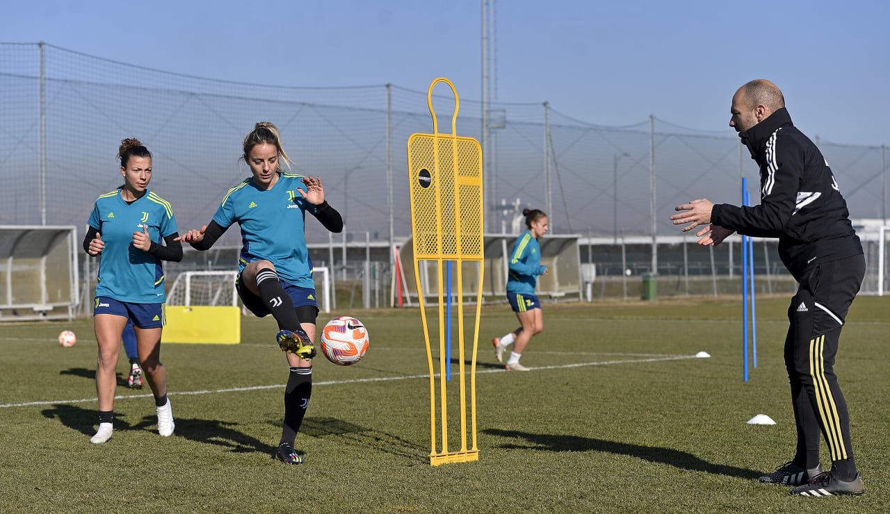 Women Training towards Milan 21