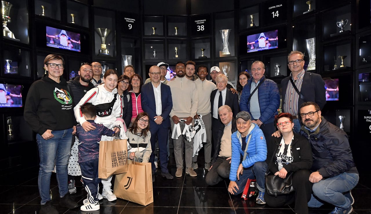 Alex Sandro e Cuadrado allo Juventus Museum 11