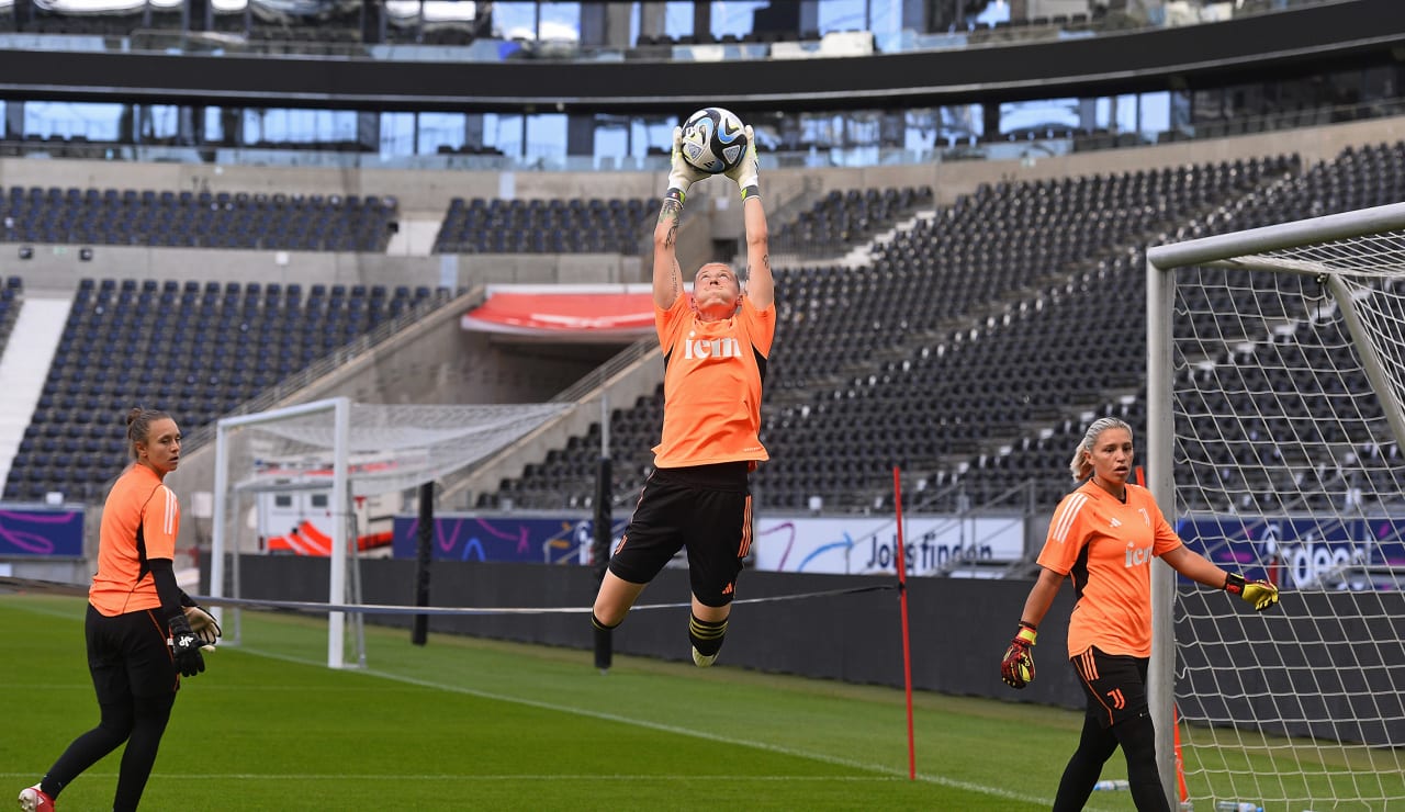 Women Vigilia Juve Eintracht 30