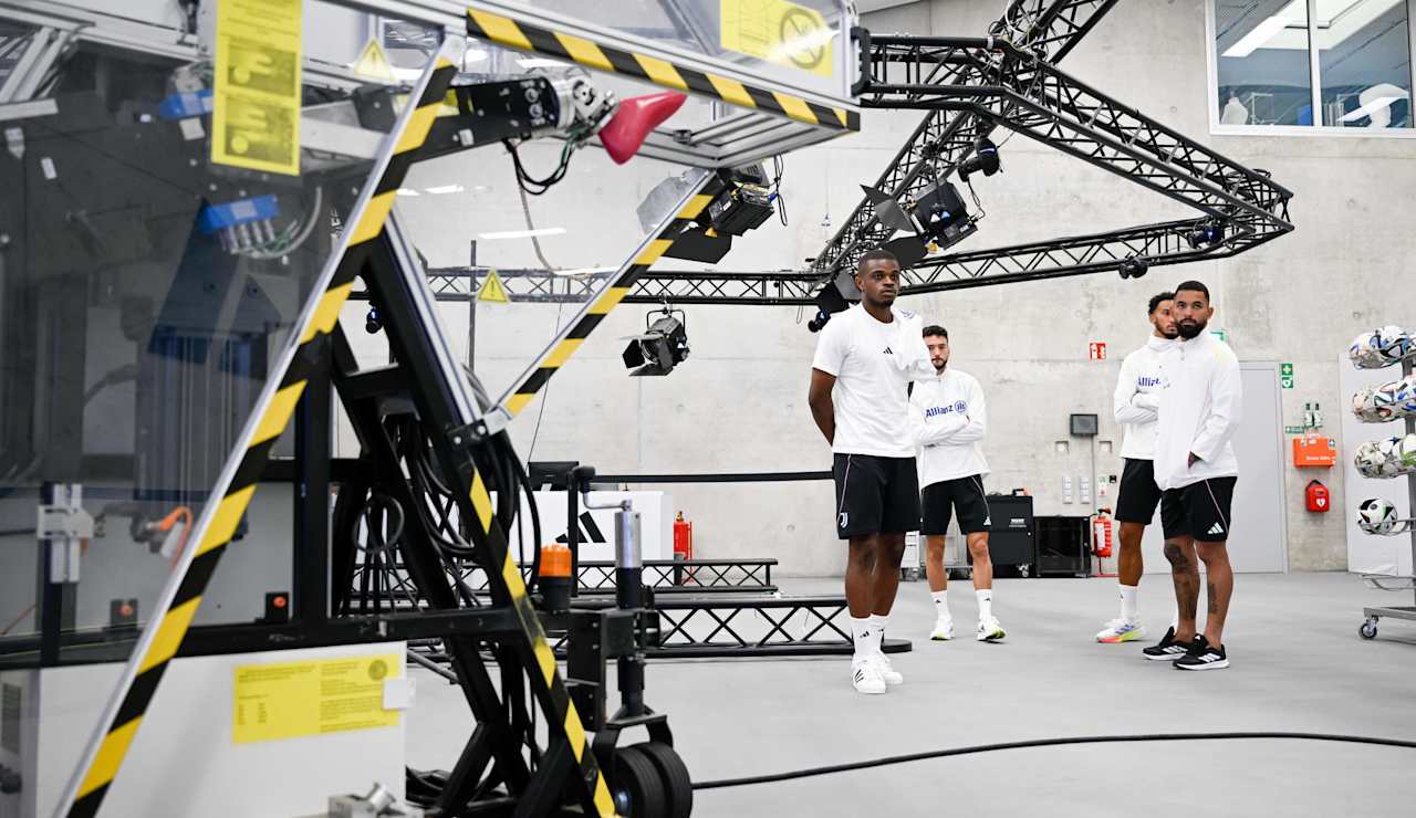 FIRST TEAM ADIDAS INNOVATION LAB 2025 11