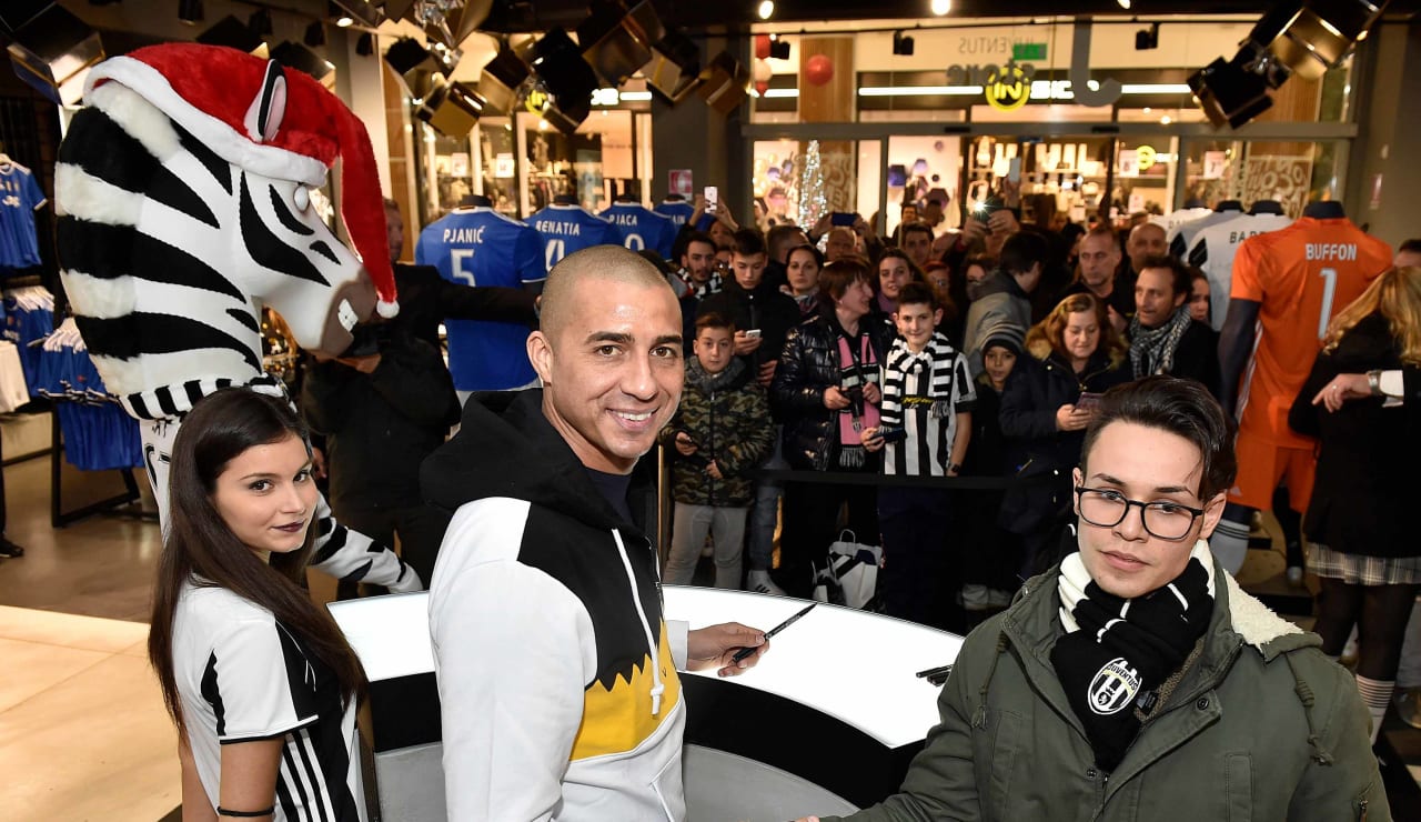 trezeguet_megastore05.jpg