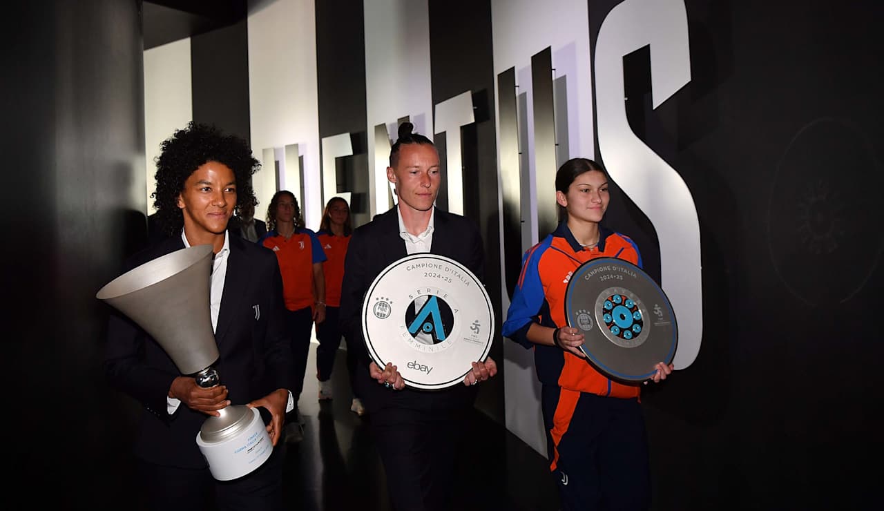 women trophies 22 may 25 29