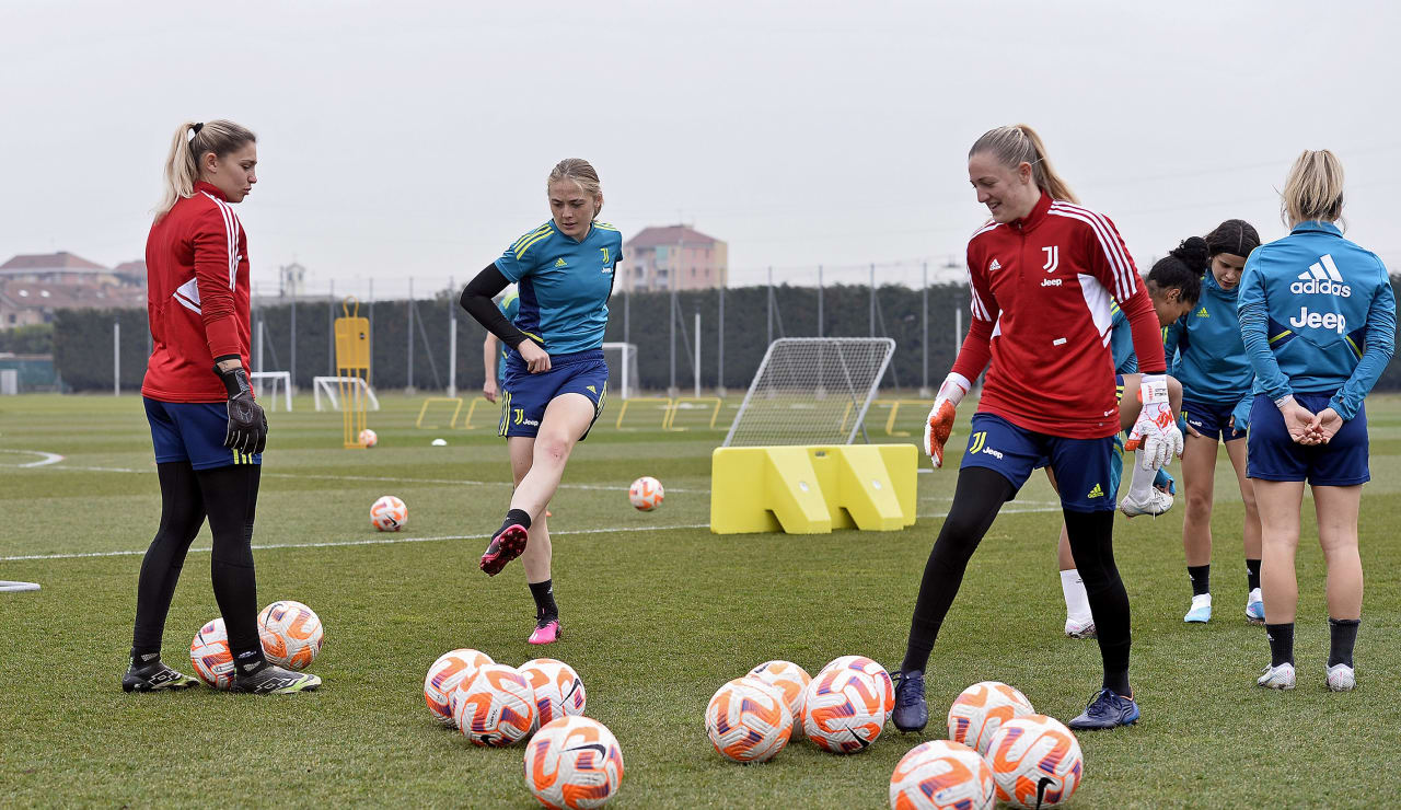 juventus women training 24 feb11