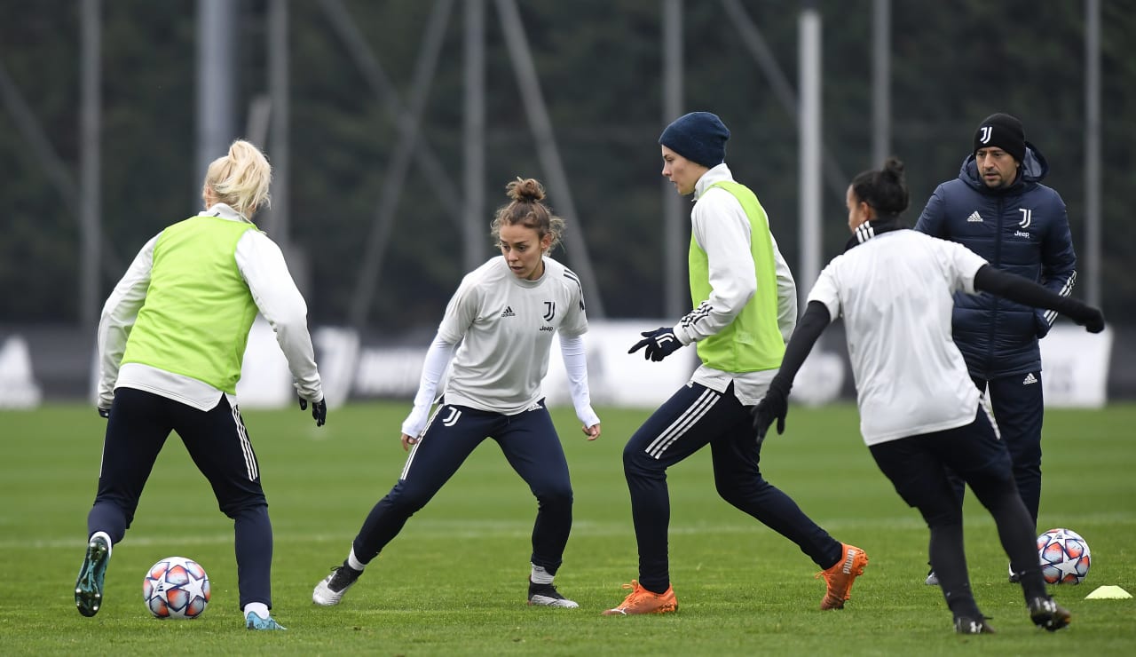 Women UWCL Training (8)