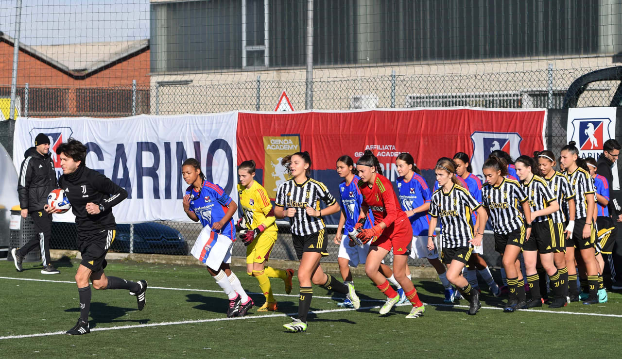 women under 15 vs OL 21