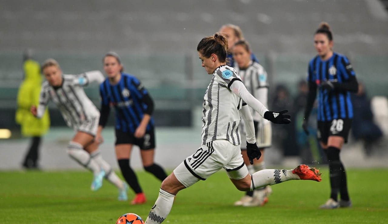 women juventus vs zurich uwcl 22