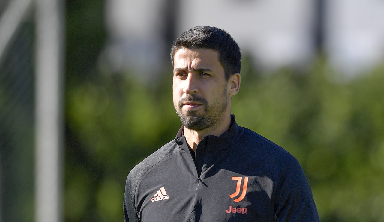 saluto khedira 34