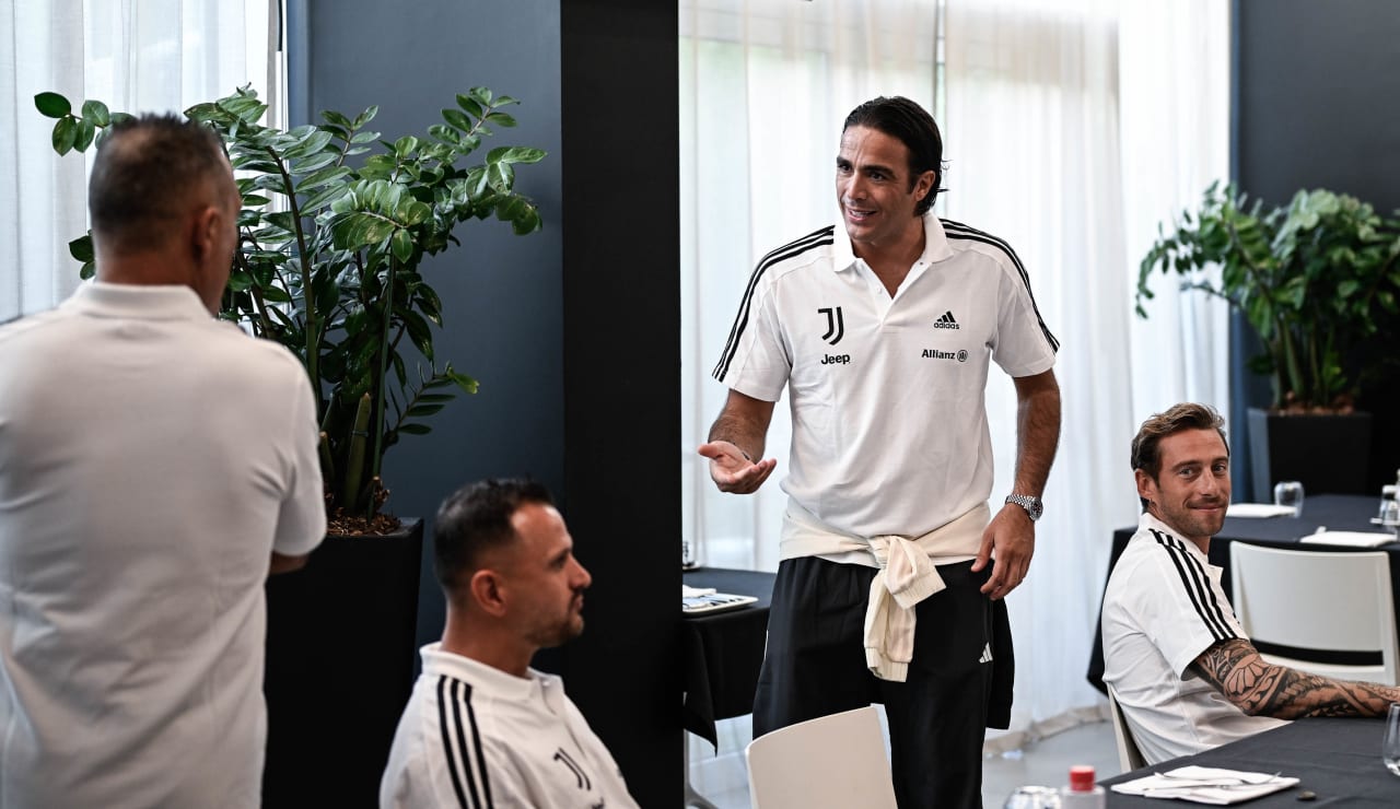 TOGETHER | LEGENDS JHOTEL2