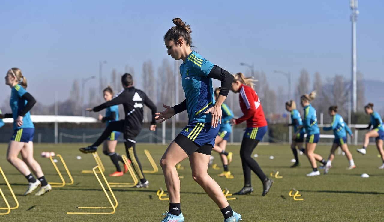 Women Training towards Milan 13