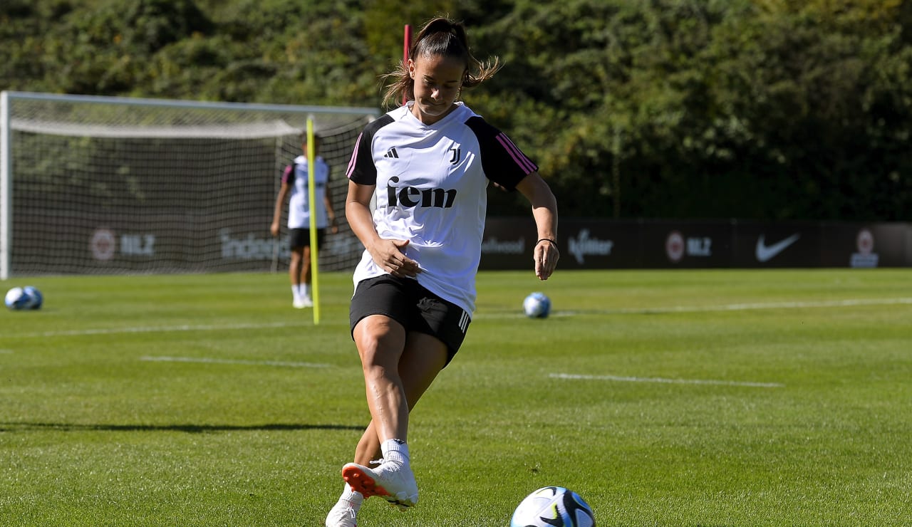 Women Training Frankfurt 21