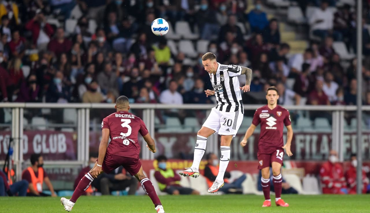 Num ótimo dérbi, o Torino peitou a Juventus, mas Locatelli está voando e  resolveu o jogo no fim