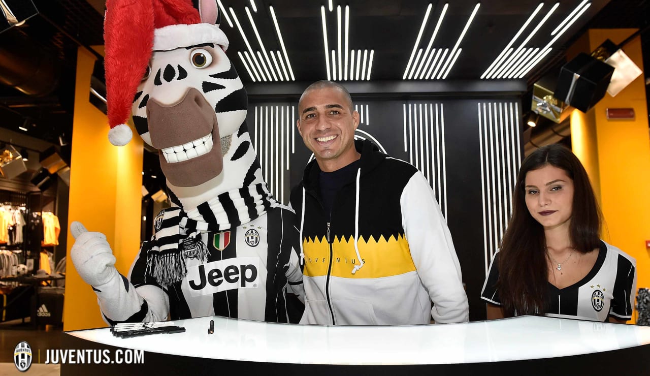 trezeguet_megastore02.jpg