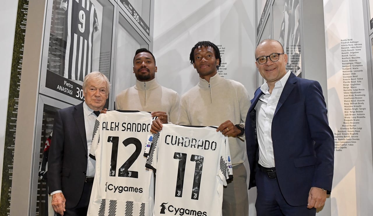 Alex Sandro e Cuadrado allo Juventus Museum 4